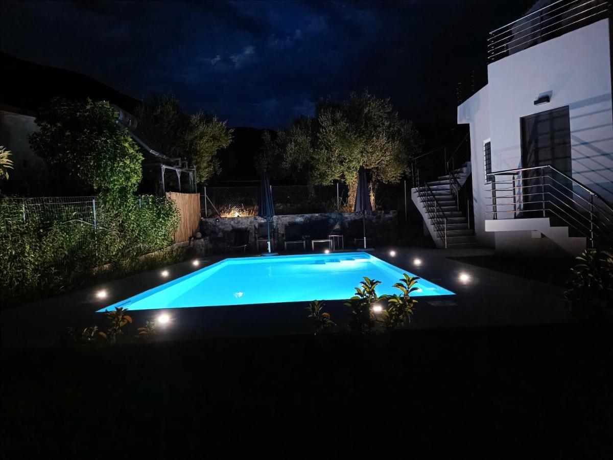 Evilenia Luxury Apartments Kalamata Exterior photo