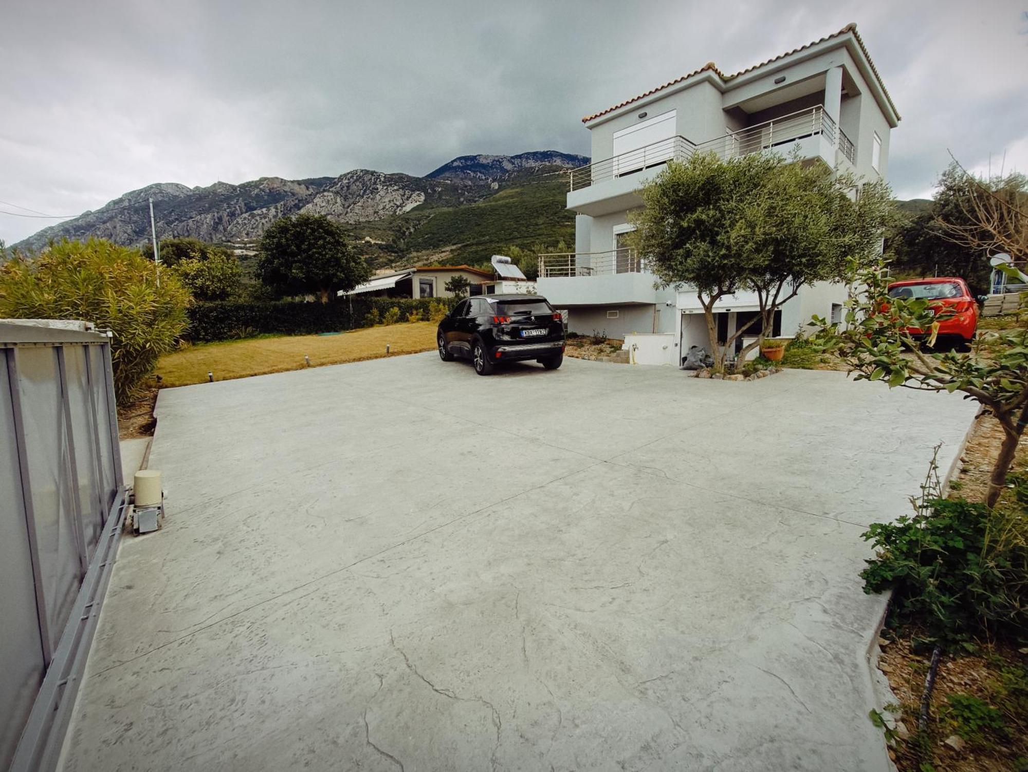 Evilenia Luxury Apartments Kalamata Exterior photo